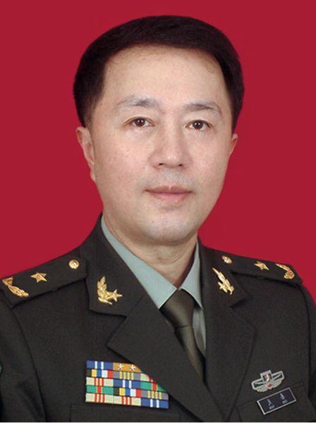 刘明福将军 中国六零后将领晋升中将 52岁的陆军参谋长刘振立引人注目