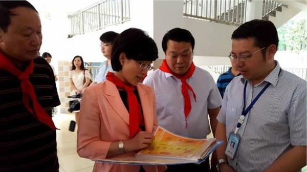 重庆副市长慰问施廷懋父母:她是山城的骄傲