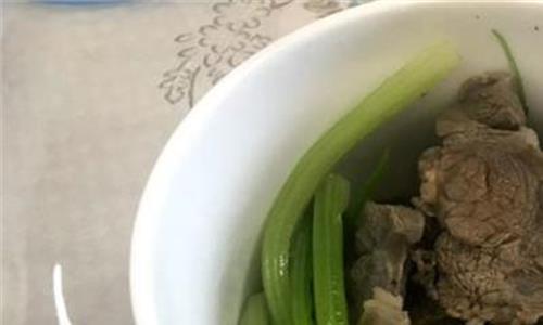 一周减脂餐 朋友圈扎堆晒“吃草” 你吃的减脂餐 可能有副作用