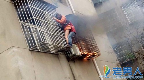 快递员爬楼撞栏拯救火灾中的女子  英雄曾是武警