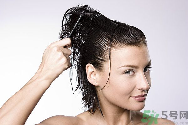先用护发素还是先用洗发水？洗发水护发素的使用顺序？