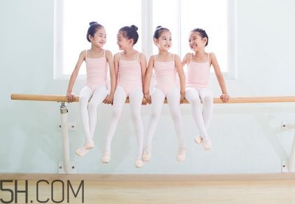 宝宝几岁可以学芭蕾舞？学芭蕾舞好处多多