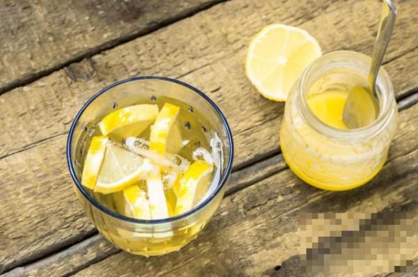 >蜂蜜柠檬水的功效 让你的肌肤变得更加水嫩