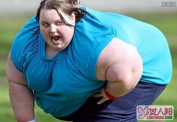 >令人无法想象的胖 女子体重重达800斤犹如庞大怪物