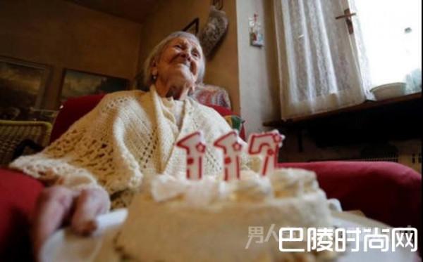 世界最长寿老人逝世享年117岁 每天吃曲奇和鸡蛋就长寿