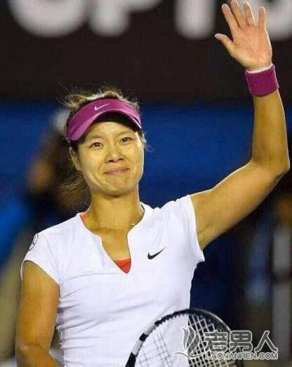 网球运动员李娜负伤退役 赵薇苏有朋张亮送祝福！