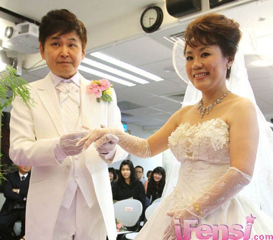 >贺一航结婚 台湾艺人贺一航欠税被收押 拟以结婚礼金做首偿款