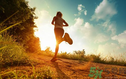 跑步和快走哪个减肥效果好?跑步和快走的区别