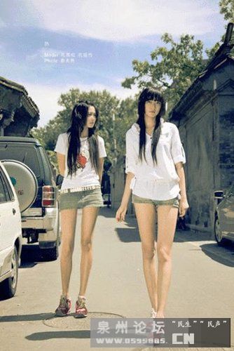 >长腿美女孔燕松 组图:北体大长腿美女系双胞胎 迷人美腿1米17