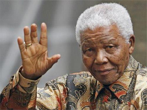>黑人总统曼德拉图片 南非首位黑人总统曼德拉在家中逝世 享年95岁(图)