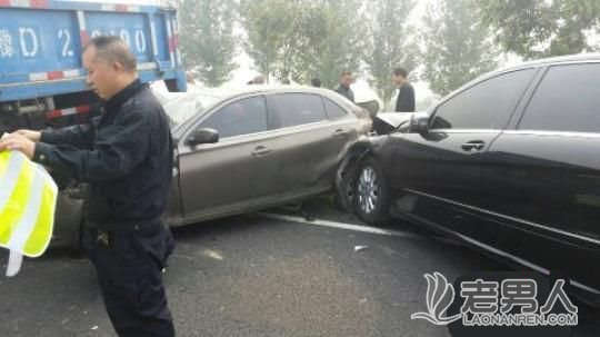 >河南郑尧高速发生17车连撞事故 2人受伤