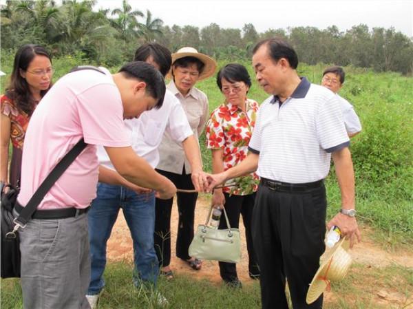 儋州市委书记严朝君 校党委刘康德书记与儋州市委严朝君书记进行会谈