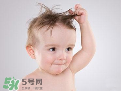 >新生儿头发稀少是什么原因?新生儿头发稀少怎么办?