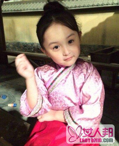 >小芈月扮演者刘楚恬走红 小萝莉示范可爱儿童发型