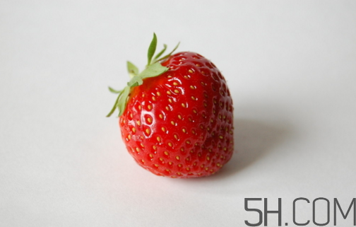 如何避免激素草莓？草莓的健康吃法