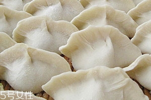 一斤面粉可以包多少饺子 要看饺子的大小