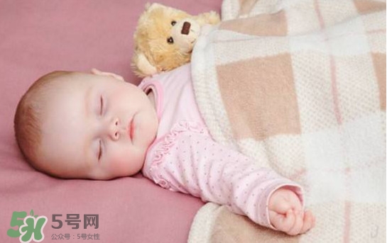 宝宝睡觉不踏实易惊醒 宝宝睡觉不安稳原因