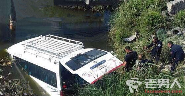 埃及大巴发生车祸 致3名中国游客遇难身亡