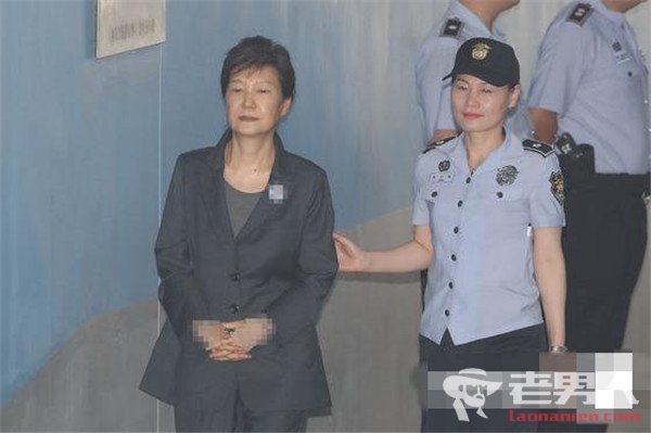 朴槿惠律师集体辞职 抗议法院延迟羁押期限