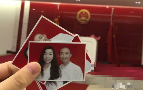 歌手Gai与小8岁女友王斯然结婚领证了 只是证照有些“辣眼”..