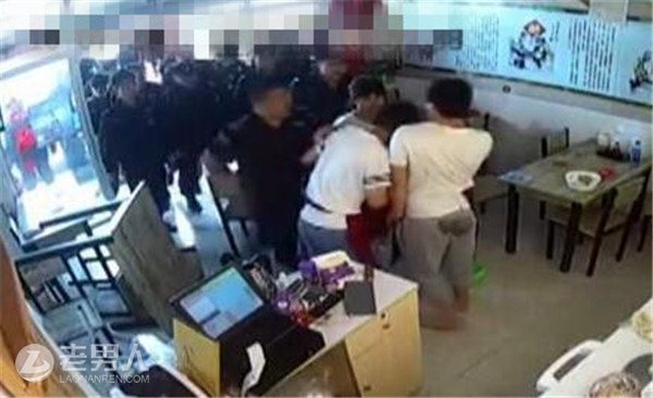饭店员工遭穿制服人员殴打 已有10人被刑拘