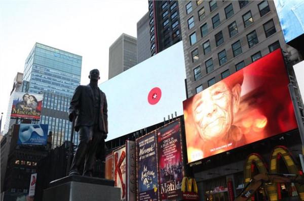 >李象群纽约时代广场 中国红基会公益广告登陆纽约时代广场