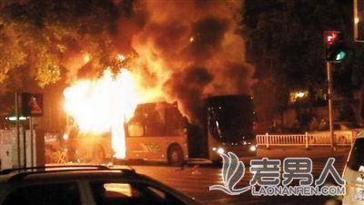 >广西公交车燃烧时有乘客闻到类似香蕉水气味