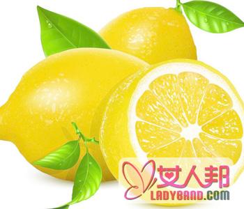 【柠檬】柠檬片泡水的功效_柠檬水的功效与作用_柠檬水的做法