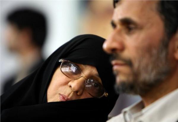 伊朗总统内贾德妻子 伊朗总统自称非“妖魔” 经常和妻子儿女同出游