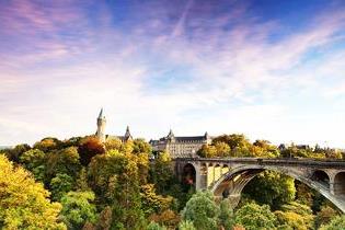>欧洲卢森堡出国旅游 世界著名的风景区之一佩特罗斯大峡谷