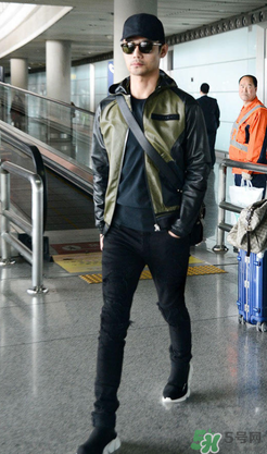 王凯机场外套是什么牌子？王凯同款外套是哪个品牌？