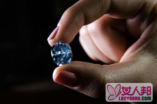 >10.1克拉稀世蓝钻在香港拍出2.4829亿港元天价