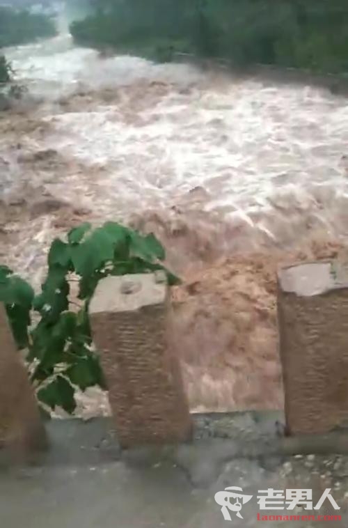 山东泰安一自然村突发山洪 造成1人死亡3人失联