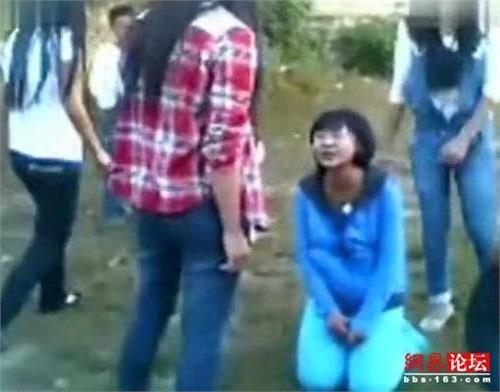 >暴力事件:2高中生9天3地杀7人 曝重庆女学生打架群殴