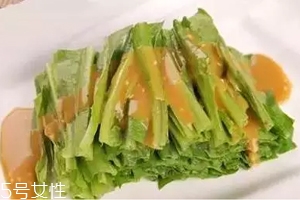 >油麦菜怎么凉拌好吃？加点麻酱调味