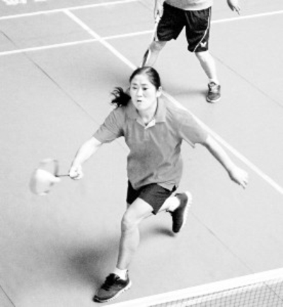 羽毛球运动陈清晨 上海第十届老年人运动会羽毛球比赛拉开帷幕