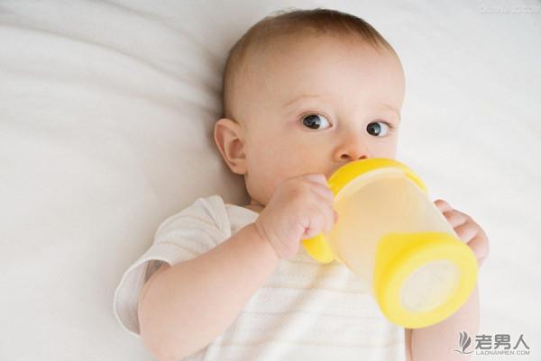 >宝宝喝水有讲究 4种情况下不宜多喝水