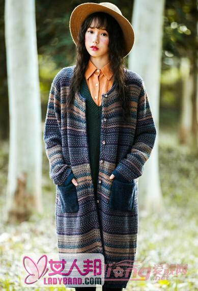 >冬季不可少的韩版中长款羊毛衫外套