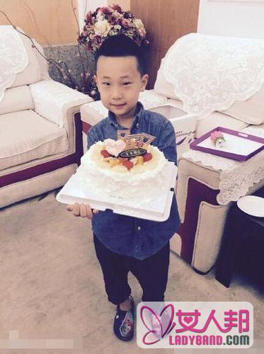 林永健儿子五岁生日 王宝强女儿捧蛋糕为其庆生