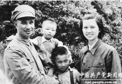 粟裕与楚青 粟裕大将夫人楚青逝世 74年前他们在南通如东结为伉俪