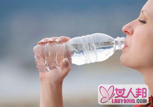 早上几点喝水可以减肥呢 每天最佳喝水时段大公开