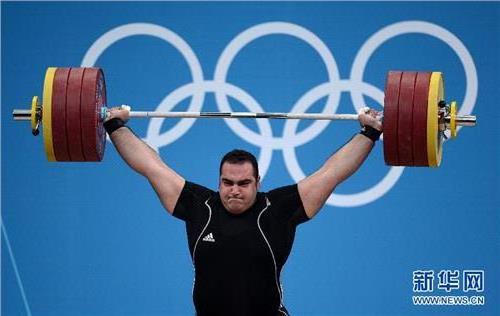 >伊朗举重冠军:世界上最强壮的男人