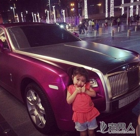 韩国5岁小萝莉受迪拜土豪邀请豪车座驾