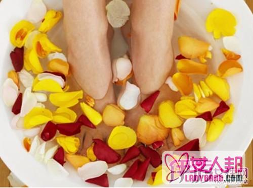 >花椒泡脚治疗痛经有效果 还有以下四种方法对缓解经痛有效