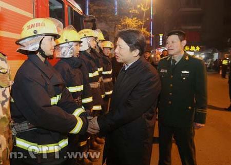 邓恢林公示 湖北省公安厅副厅长邓恢林督导平安夜消防安保