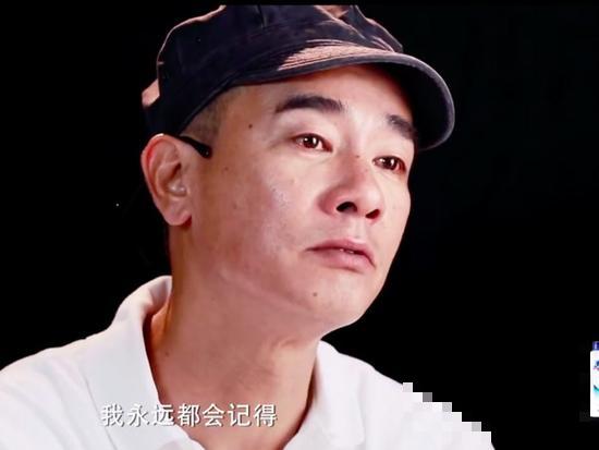 >陈小春温柔帮小小春洗脚哭了 应采儿PO图表爽快