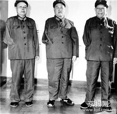 >王洪尧将军照片 老照片:三位独臂将军40年后再“站队”(组图)