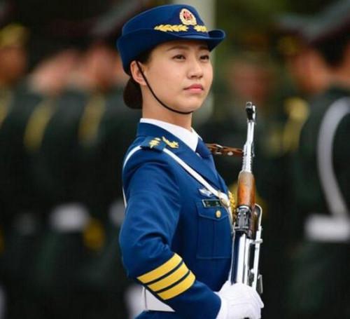 三军仪仗队长李本涛 探访解放军三军仪仗队 女队员平均身高1 74米