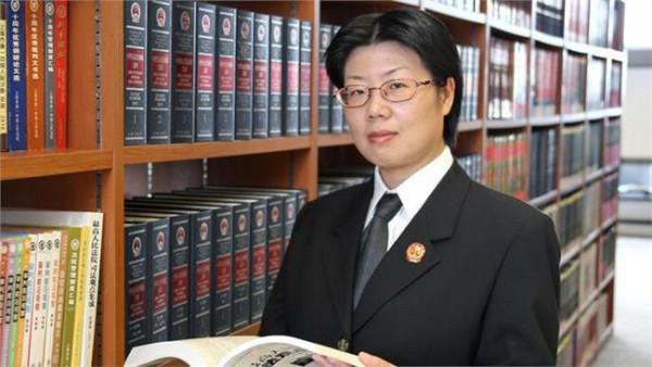 黄志丽法官工作室 记全国优秀法官黄志丽与她的法官工作室