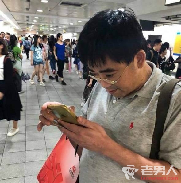 台当局再曝丑闻 国发会副主委邱俊荣偷拍女性乘客被抓